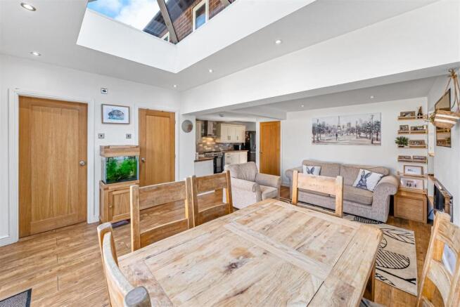 3 bed House for sale Image 7