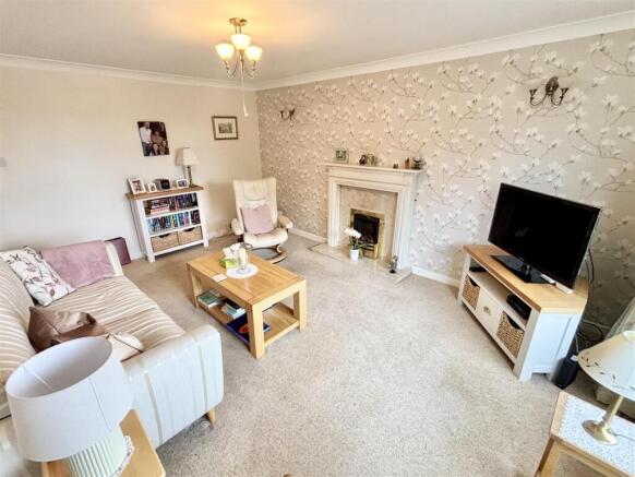 2 bed Semi-Detached Bungalow for sale Image 7