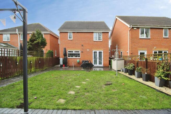 Pasture Drive, CASTLEFORD photo 4