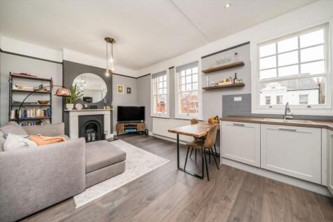 Carmalt Gardens, Putney