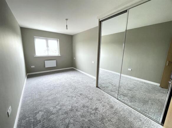 2 bed Apartment for sale Image 8