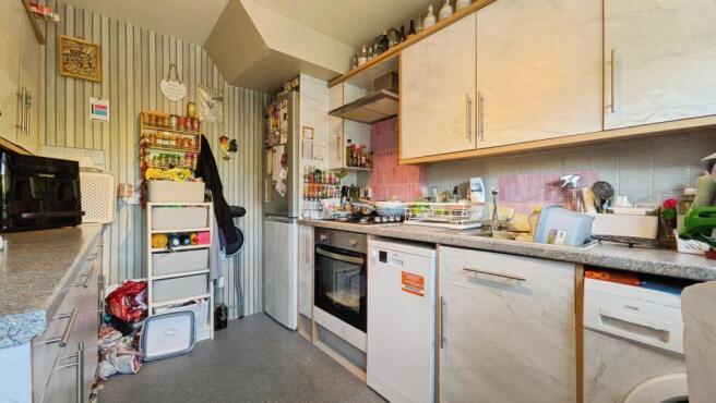 3 bed Semi-Detached for sale Image 6