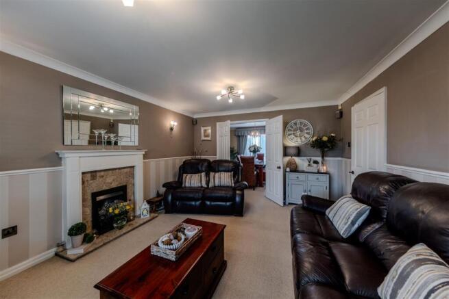 Lapwing Close, Winsford photo 4