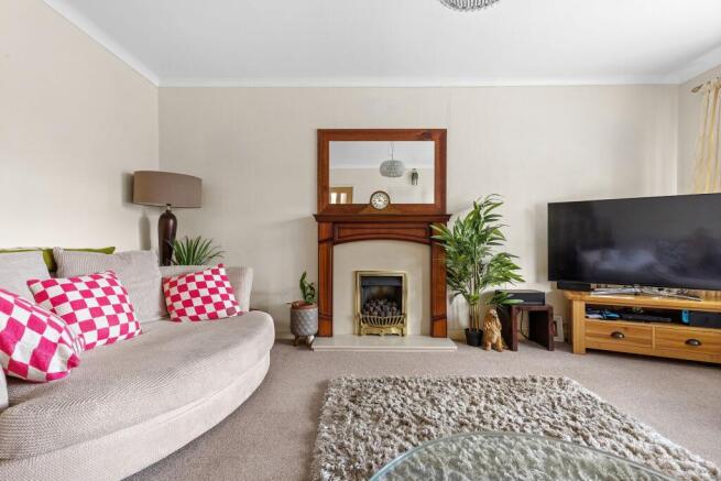 4 bed Detached for sale Image 9