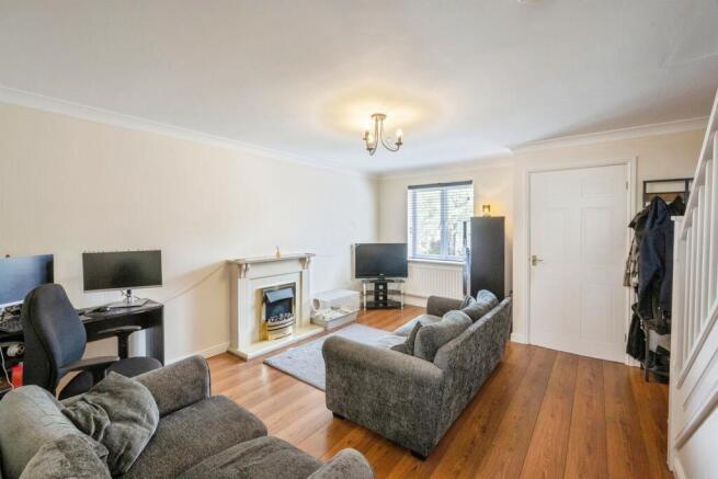 3 bed Town House for sale Image 2