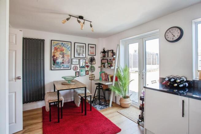 3 bed Semi-Detached for sale Image 3