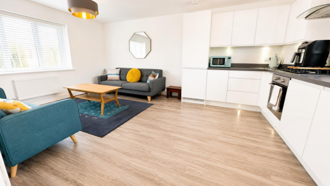 OPEN PLAN LOUNGE/KITCHEN