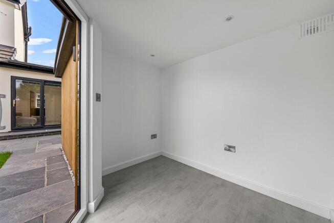 4 bed Semi-Detached for sale Image 11