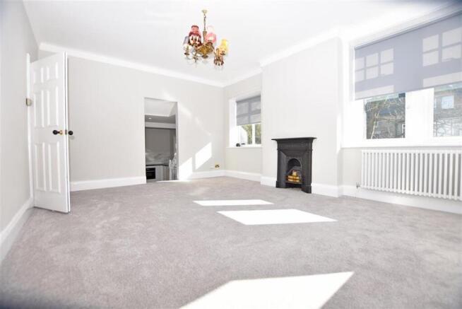 2 bed Apartment to rent Image 4