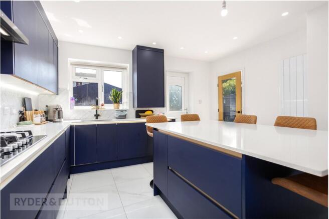 4 bed Semi-Detached for sale Image 6
