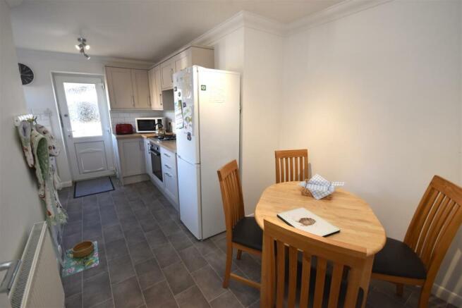 Kitchen diner.JPG