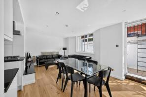 Flat 8, 39 York House, Upper Montagu Street, London W1H 1FR