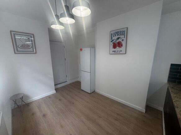 4 bed Terraced to rent Image 5