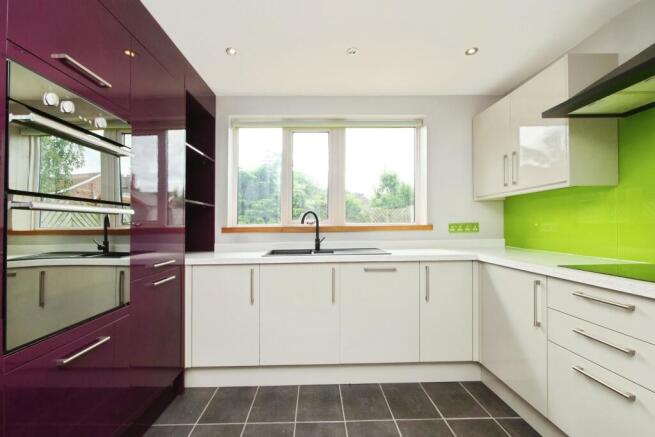 3 bed Semi-Detached for sale Image 9