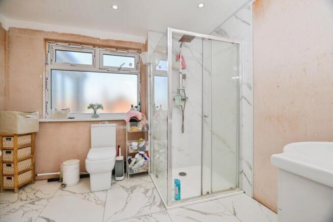 4 bed Detached for sale Image 11