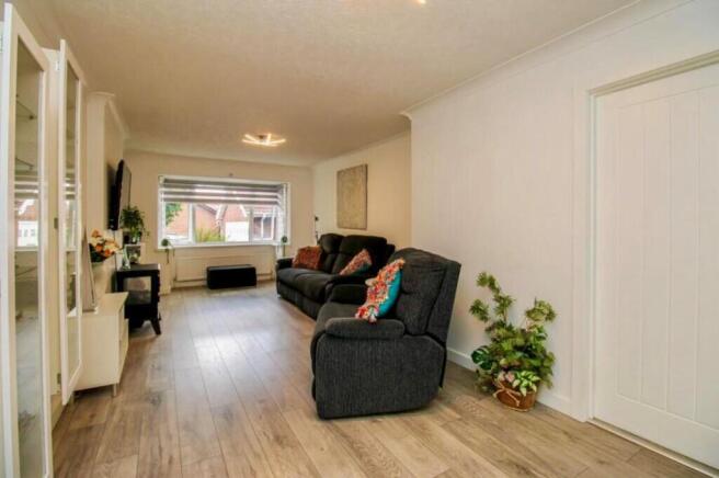 4 bed Detached for sale Image 9