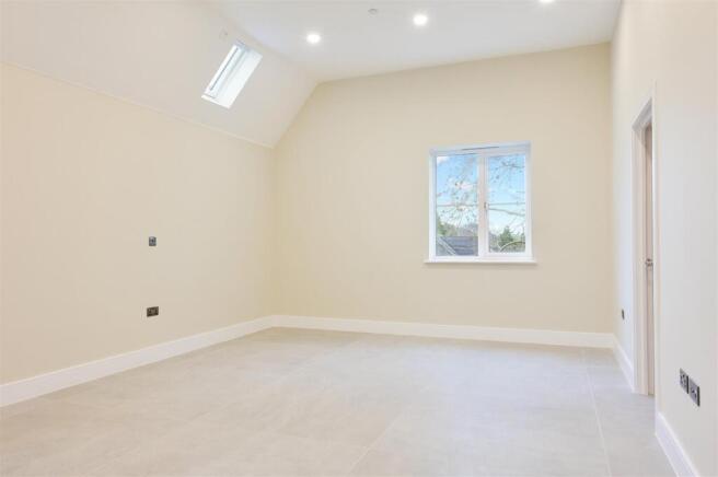 FLAT 7 WINSCOMBE COURT- (9).jpg
