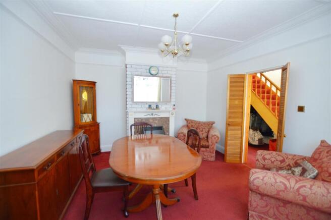 7 Keswick Road din2.jpg