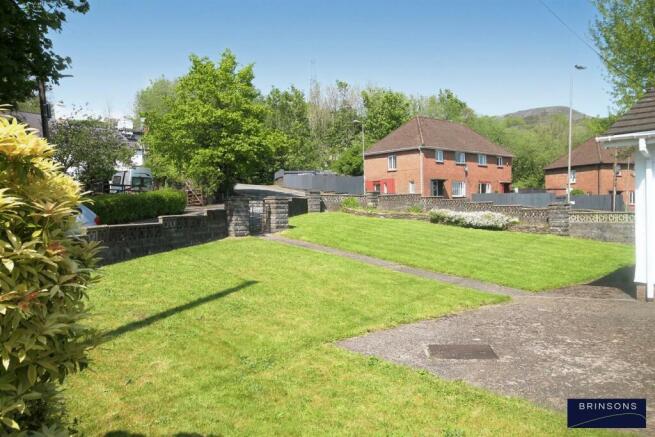 17. FRONT GARDEN.jpg