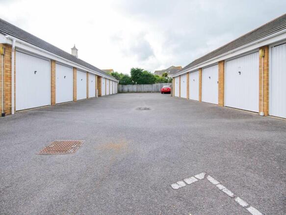 10 Needles garage