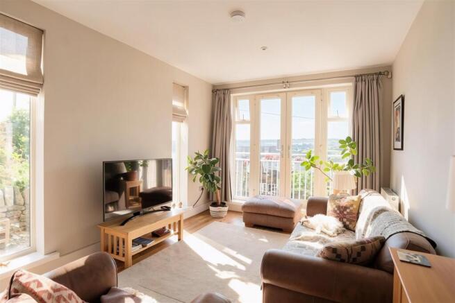 4 bed Semi-Detached for sale Image 9