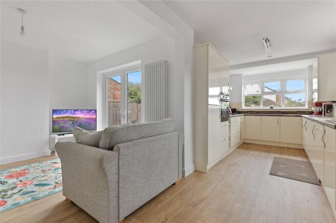 4 bed Semi-Detached for sale Image 4