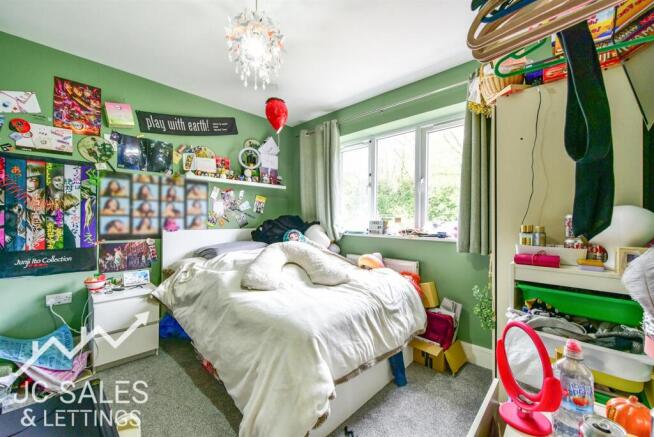 4 bed Detached for sale Image 10