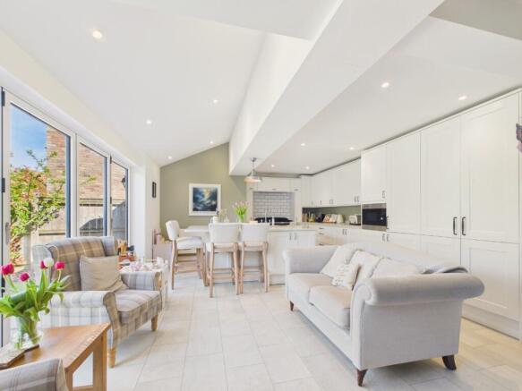 4 bed Detached for sale Image 4