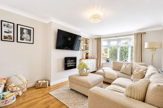 3 bed Semi-Detached for sale Image 3