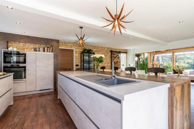 4 bed Detached for sale Image 10