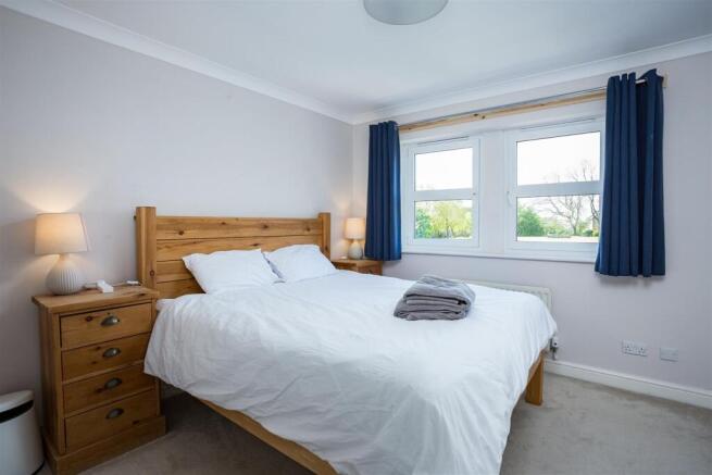 4 bed Town House for sale Image 11