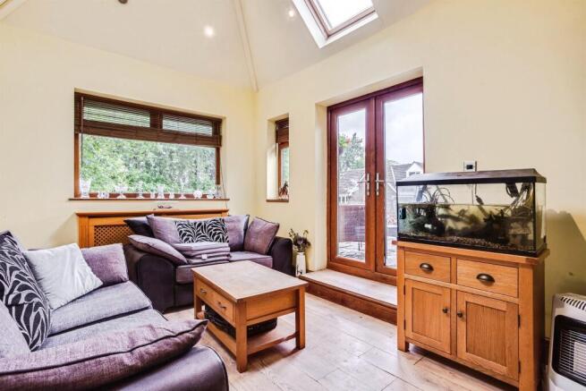 3 bed Detached Bungalow for sale Image 4