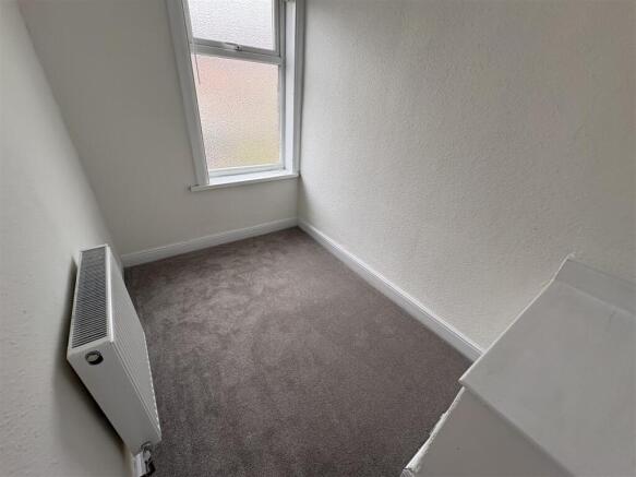 2 bed End of Terrace to rent Image 5