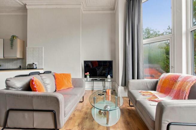 4 bed House to rent Image 2