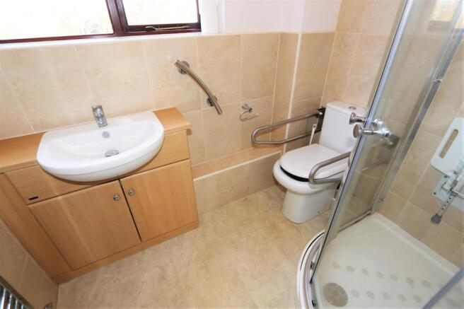 GROUND FLOOR SHOWER ROOM