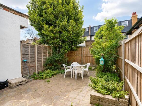 06_patio_garden_straightened.jpg