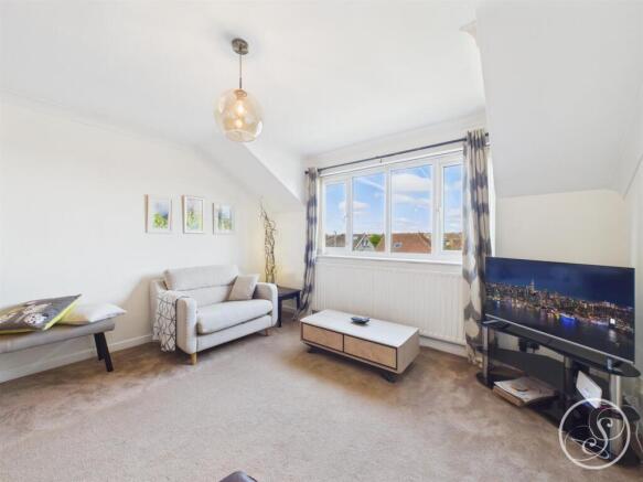 2 bed Flat for sale Image 6