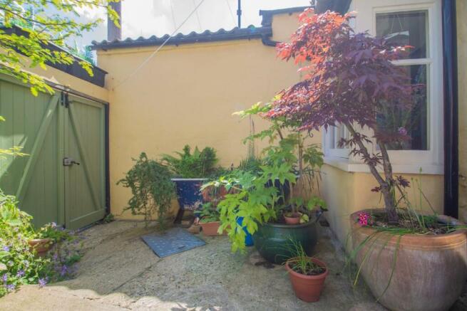 39 Cannon Street [Courtyard Garden] 02.jpg