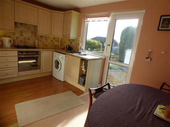 KITCHEN/DINING ROOM