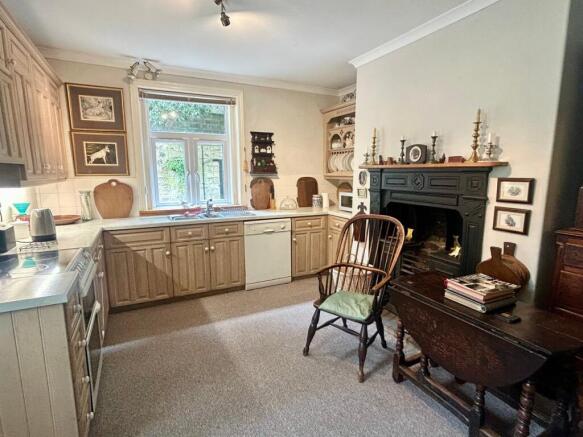 5 bed Semi-Detached for sale Image 7