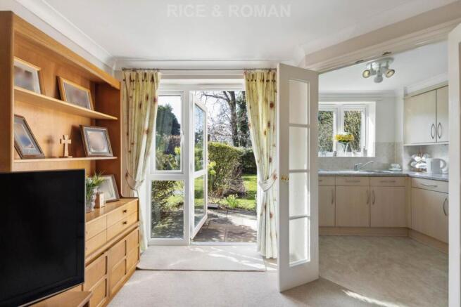 Austen Court, Winchmore Hill photo 4