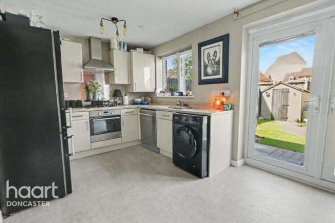 3 bed Semi-Detached for sale Image 11