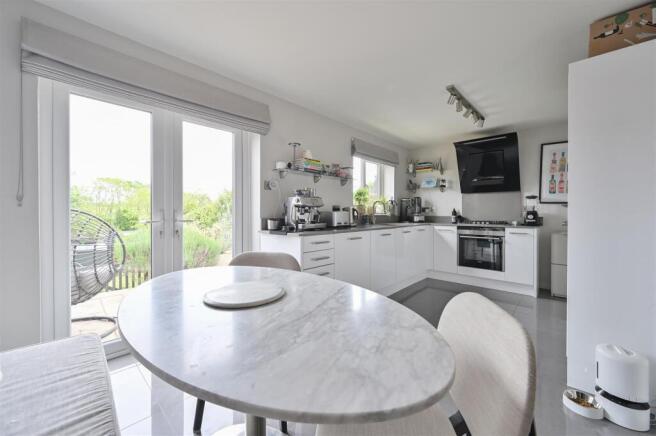 4 Glemsford Drive-11.jpg