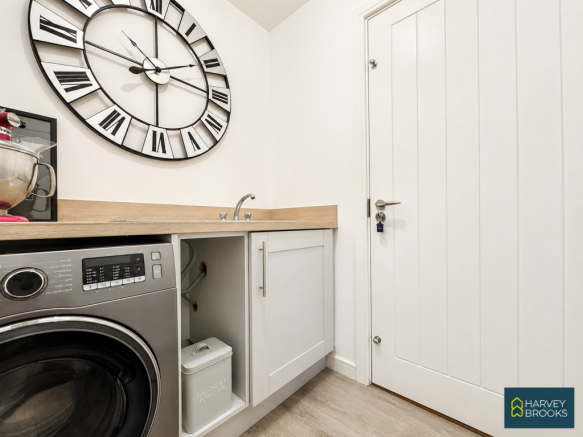 4 bed Detached for sale Image 10
