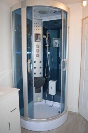 bath & shower room