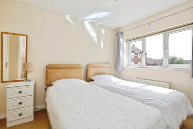 4 bed Detached for sale Image 9