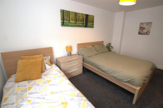 2 bed Apartment to rent Image 5