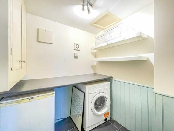 1 bed Terraced to rent Image 4