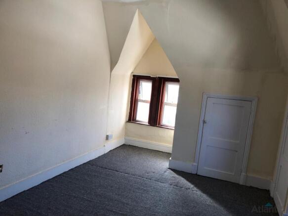 1 Bedroom Top Floor Flat