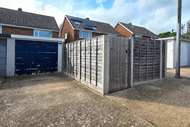 GARAGE/PARKING